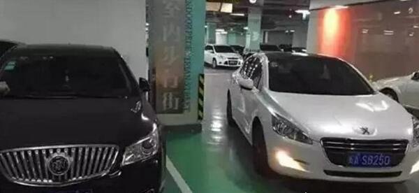 山东现最牛车牌“好几个8” 网编报警电话让人笑喷