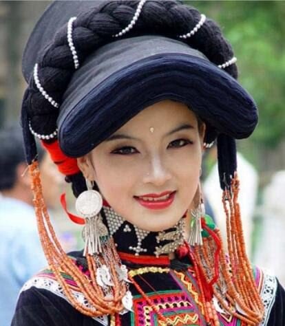 彝族第一美女 玛嘿阿依选美现场图片曝光(惊艳全场)