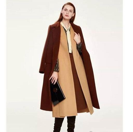 皮肤黑的人适合穿什么颜色的衣服 穿冷色调的衣服会比较好