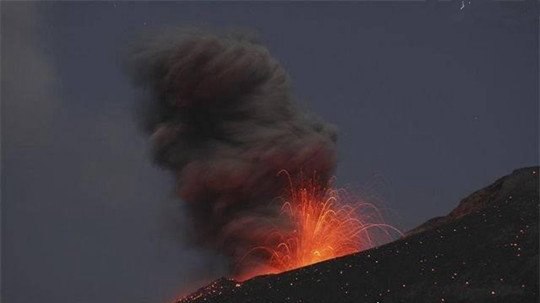 世界上火山最多的国家是哪个 印度尼西亚(有500多座火山)