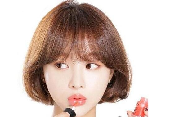 今年流行什么发型 漂亮时尚又修脸的发型是很多人的最爱