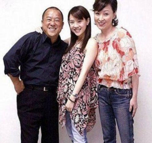 做曾志伟老婆都后悔 两任老婆都被其抛妻弃子(如今后悔莫及)