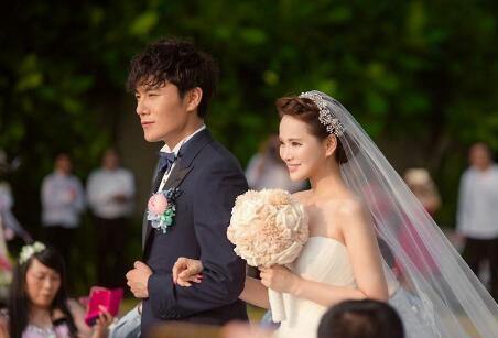 秦昊伊能静怎么好上的 伊能静婚内出轨离婚答应秦昊追求(姐弟恋)