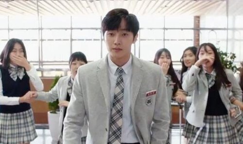 2019韩国好看的电影推荐 今年必看好剧《极限职业》让你笑不停