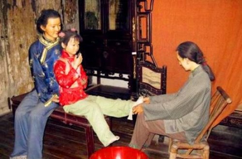 清朝最恐怖的老照片 纸将纸兵抬着慈溪的棺材走了整整五天