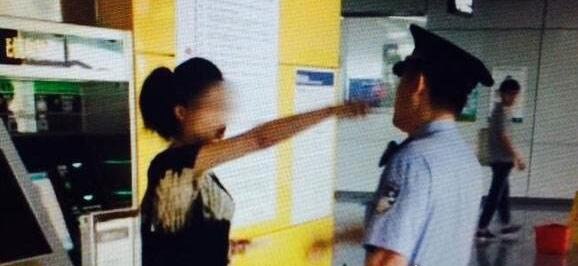 世界上最没节操的袭警 向女警喷射自己的母乳导致被捕