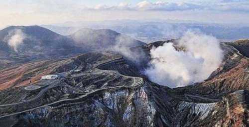 世界上最大的火山口 日本阿苏山火山(周长114公里)