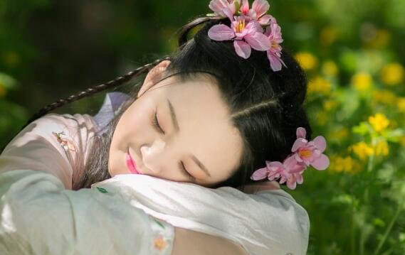 豆蔻年华是指多少岁 是指少女十三岁的时候(盘点古代年龄称谓)