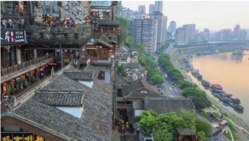 中国最大的山城是重庆 总面积有8.24万平方千米(依山而建的城市)