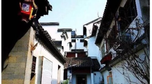 乌衣巷位于哪里?南京秦淮河上的文德桥旁(关于乌衣巷的历史由来)