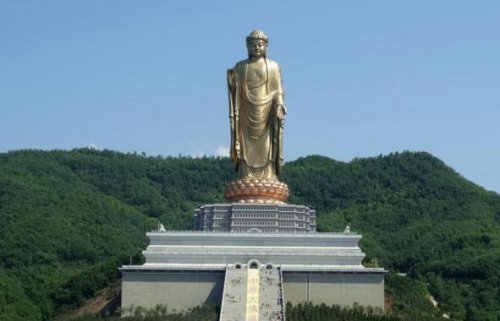 世界上最大的石刻弥勒佛像 四川乐山大佛高达71米