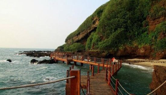 涠洲岛在哪里 在广西北海市北部湾海域中部(与海南岛隔海相望)