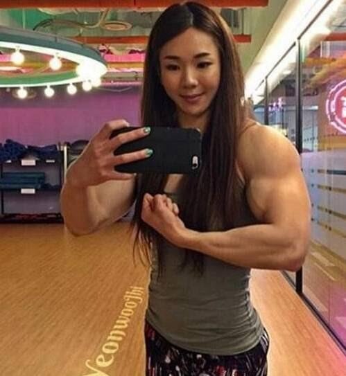 韩国金刚芭比池妍玉 萝莉面孔之下却有超大肌肉(组图)