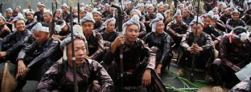 中国最后一个枪手部落 岜沙苗寨随着佩戴火枪(公安特别批准)