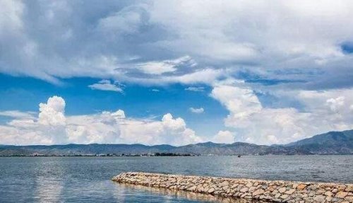 世界上最大的岛中湖 加拿大马尼图湖是精灵的藏身之地