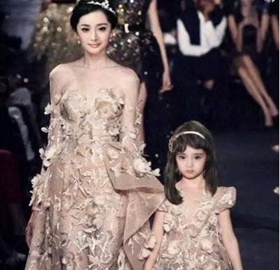 证明杨幂养小鬼的3个证据 给女儿取名糯米是为辟邪(谣言)