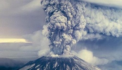 美国最危险的活火山 圣海伦斯火山(曾将山头削去300米)