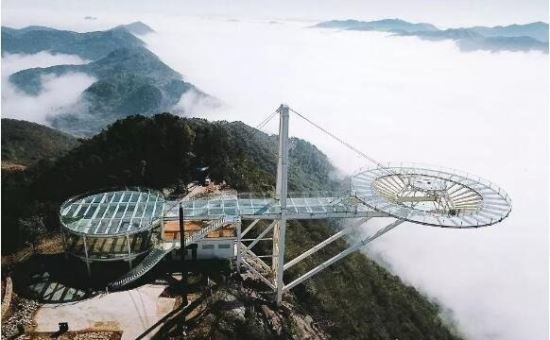 世界上最大玻璃观景平台 仙岛湖天空之镜创吉尼斯(700平方米)