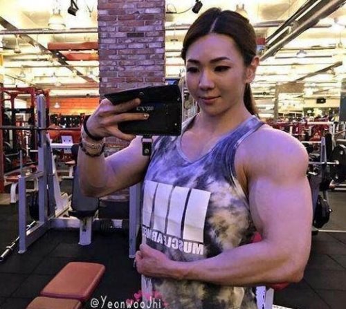 韩国金刚芭比池妍玉 萝莉面孔之下却有超大肌肉(组图)