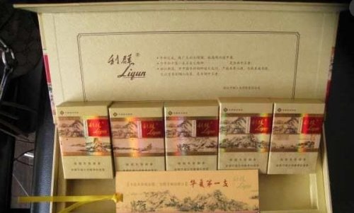 中国十大最贵的香烟 黄鹤楼(大金砖)售价三万元一条