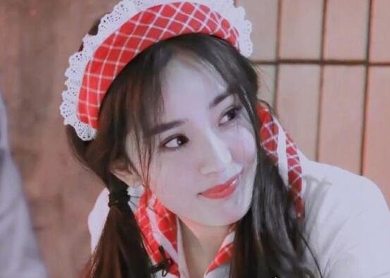 杨幂双马尾女仆装 秒变青春美少女(被称为最美豆腐西施)