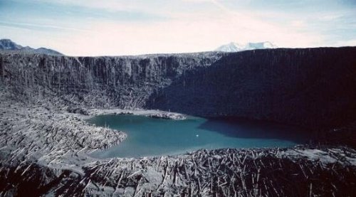 美国最危险的活火山 圣海伦斯火山(曾将山头削去300米)