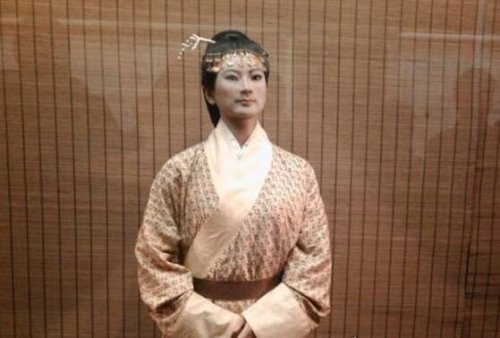 马王堆辛追夫人的真实历史 她与韩信有一段缠绵悱恻的恋情