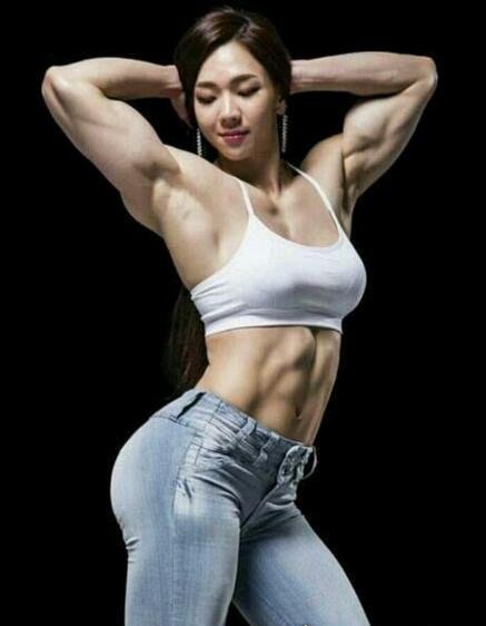 韩国金刚芭比池妍玉 萝莉面孔之下却有超大肌肉(组图)