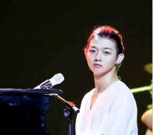 霍尊的父亲是谁?大名鼎鼎的歌唱家火风(歌曲曾火遍大江南北)