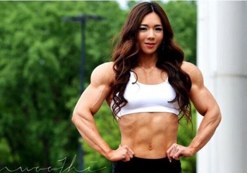 韩国金刚芭比池妍玉 萝莉面孔之下却有超大肌肉(组图)