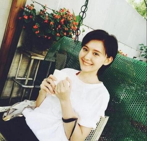 热依扎个人资料 机场低胸吊带露半球惹争议(本尊回应：碍眼了)