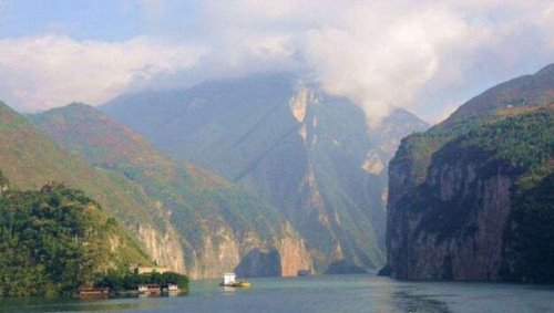 长江三峡是哪三峡?瞿塘峡/巫峡/西陵峡(瞿塘峡最壮观)