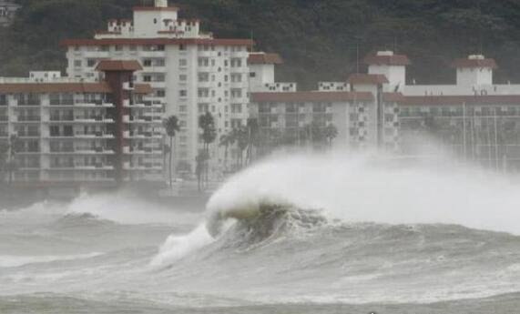 史上最强台风21级 能在海面掀起20米巨浪(常与狂风暴雨相伴)