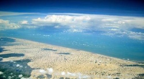 世界上最神奇的沙漠 兰索瓦玛朗汉斯沙漠与湖泊并存