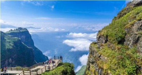 中国四大避暑胜地 分别是北戴河、鸡公山、莫干山和庐山