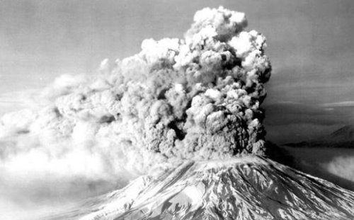 美国最危险的活火山 圣海伦斯火山(曾将山头削去300米)
