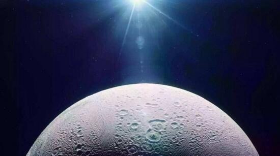 外星人就在月球背面 外星人用月球来监控地球