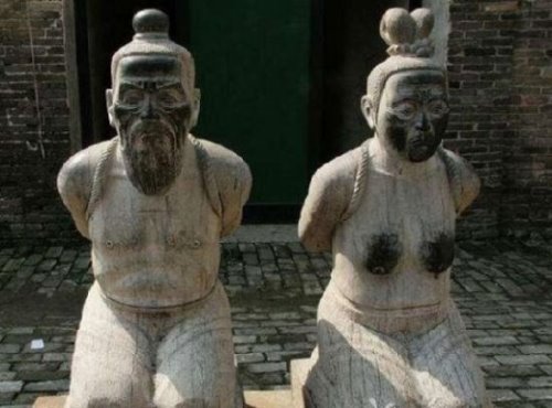 岳飞墓前的四个铁人身份 让秦桧夫妻永远向岳飞赎罪