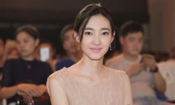 网曝王丽坤真实年龄造假 从70后变85后瞬间年轻6岁(出手真大胆)