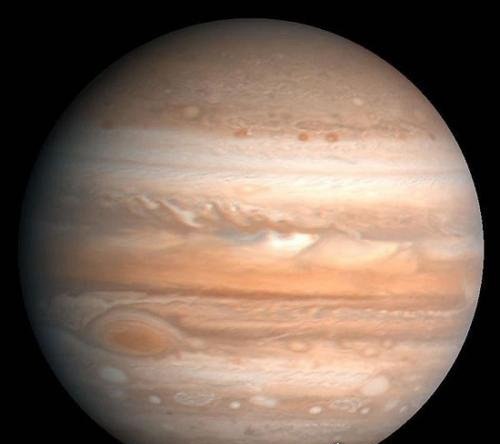 太阳系中最大的行星是木星 质量是地球的318倍(最小的是水星)