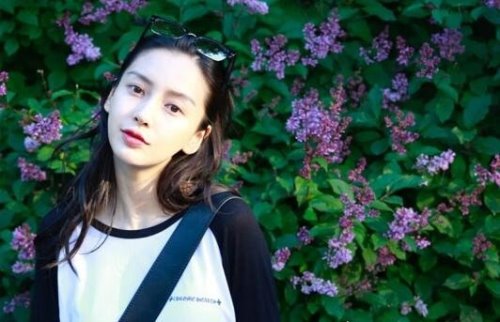 杨颖身高168杨幂身高167 两人站一起竟差距悬殊(杨颖谎报身高)