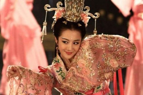 花信之年指24岁的女子 这个年龄段的女子正是年轻貌美之时
