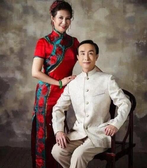 巩汉林全家福曝光 幸福美满的全家福合照儿媳成亮点