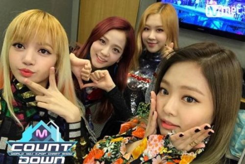blackpink的美腿担当lisa 2019亚太最美100张面孔榜冠军