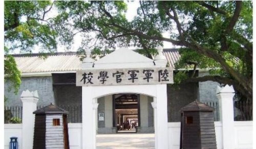 民国时期黄埔军校在哪里 在广东省广州市黄埔区长洲岛内