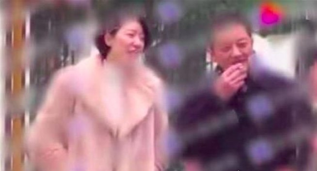 李亚鹏承认恋情 现女友气质优雅有韵味(长相神似王菲)