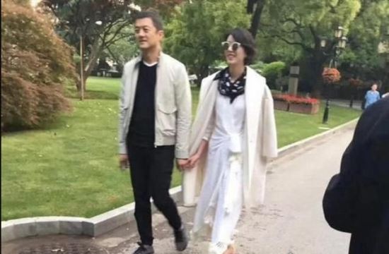 李亚鹏承认恋情 现女友气质优雅有韵味(长相神似王菲)