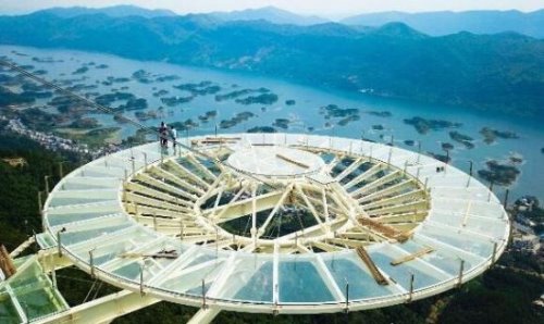世界上最大玻璃观景平台 仙岛湖天空之镜创吉尼斯(700平方米)