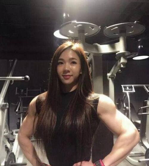 韩国金刚芭比池妍玉 萝莉面孔之下却有超大肌肉(组图)