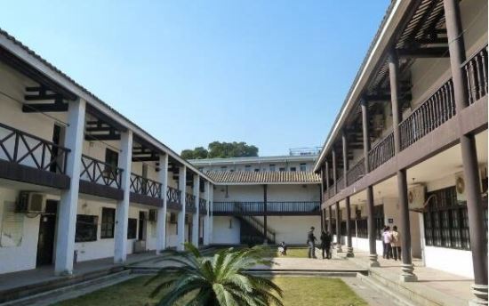 民国时期黄埔军校在哪里 在广东省广州市黄埔区长洲岛内